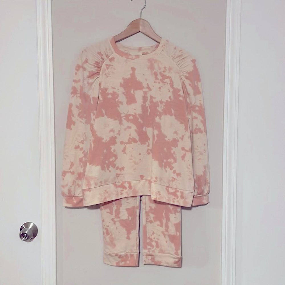 Matching pink and cream tie-dye sweatsuit size Small